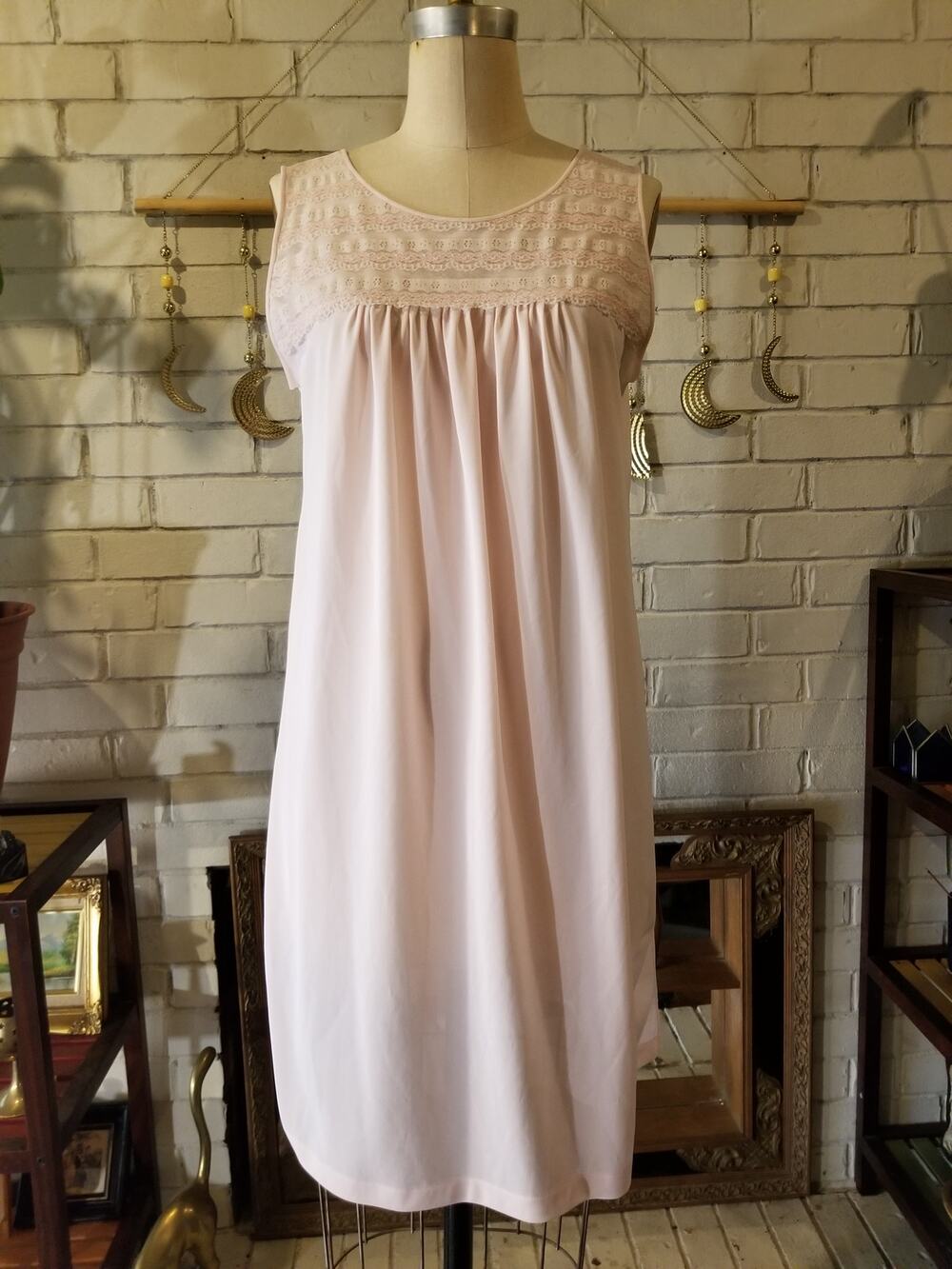 Vintage 70s Lorraine Pink Nylon Lace Yoke Nightgown Babydoll Chemise M